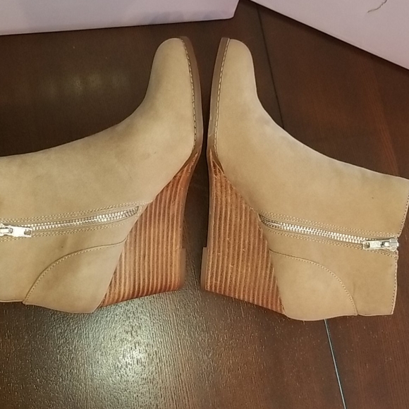 Madden Girl Gatess tan wedge booties - Picture 4 of 8
